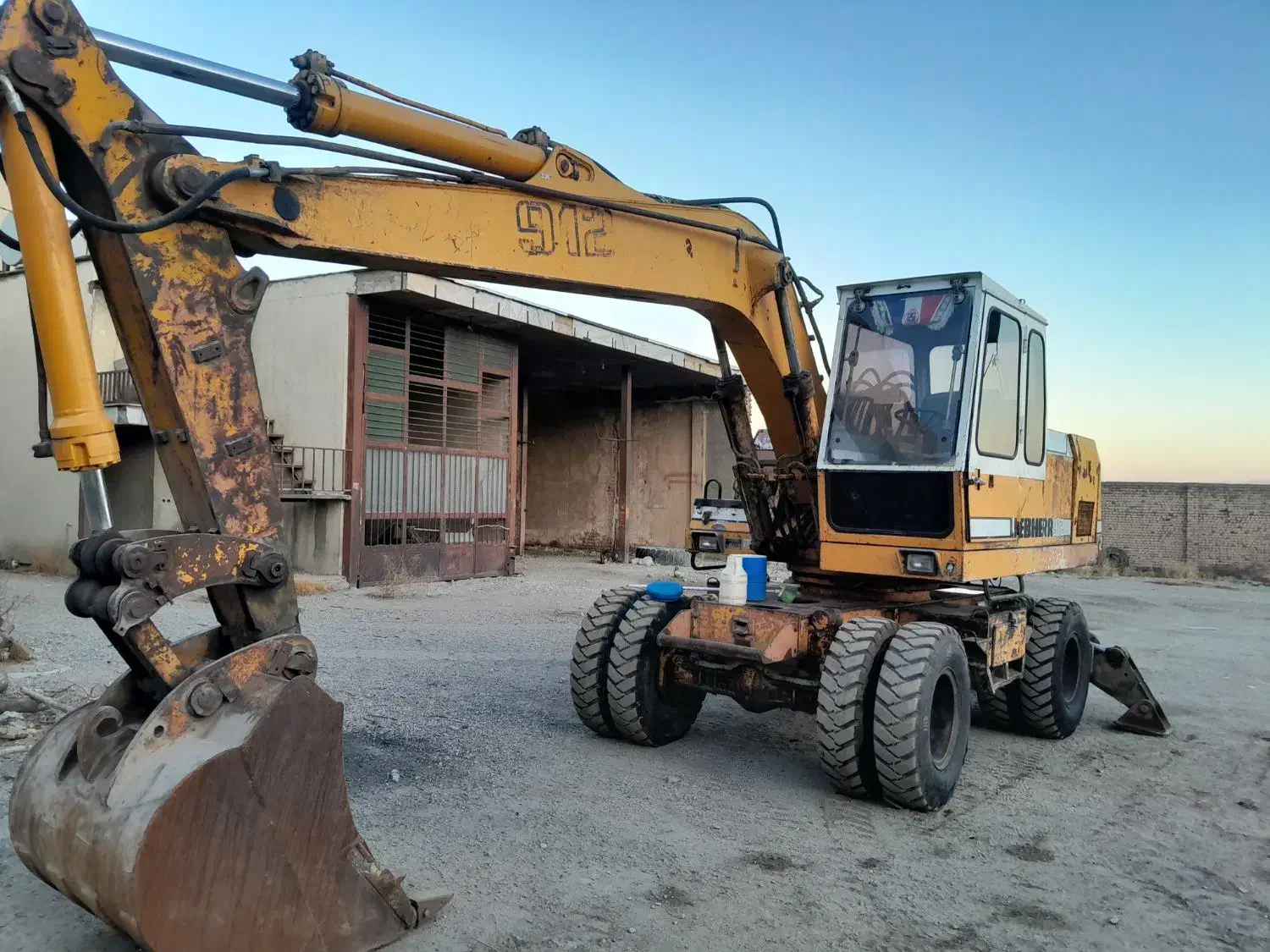 بیل مکانیکی ۹۱۲|خودرو سنگین|بروجرد, |دیوار