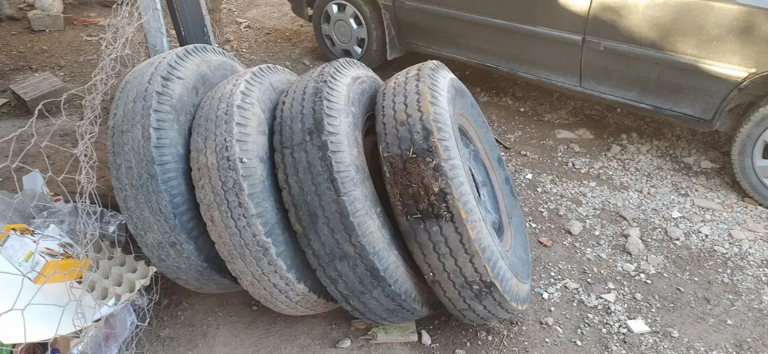 لاستیک نیسان جلو و عقب کامل|قطعات یدکی و لوازم جانبی|سنگدوین, |دیوار