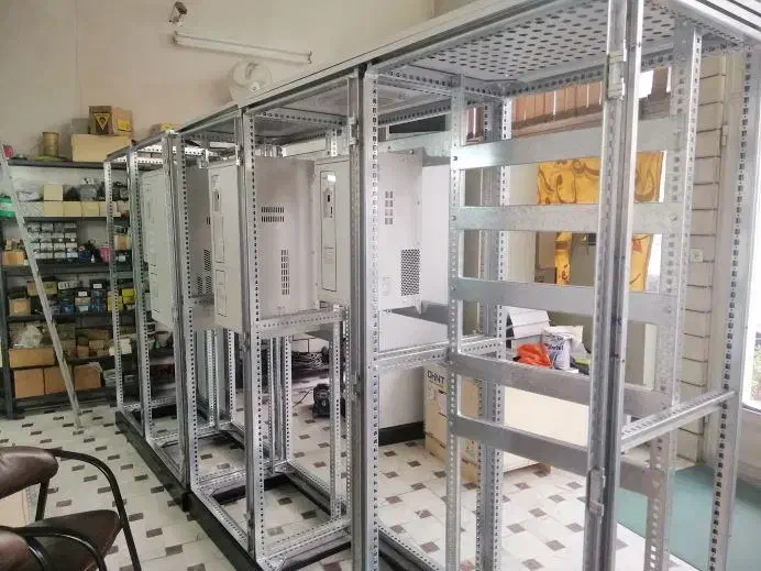 تابلو برق صنعتی سازنده تابلوهای برق برقکار صنعتی|ماشین‌آلات صنعتی|قم, هفت تیر|دیوار