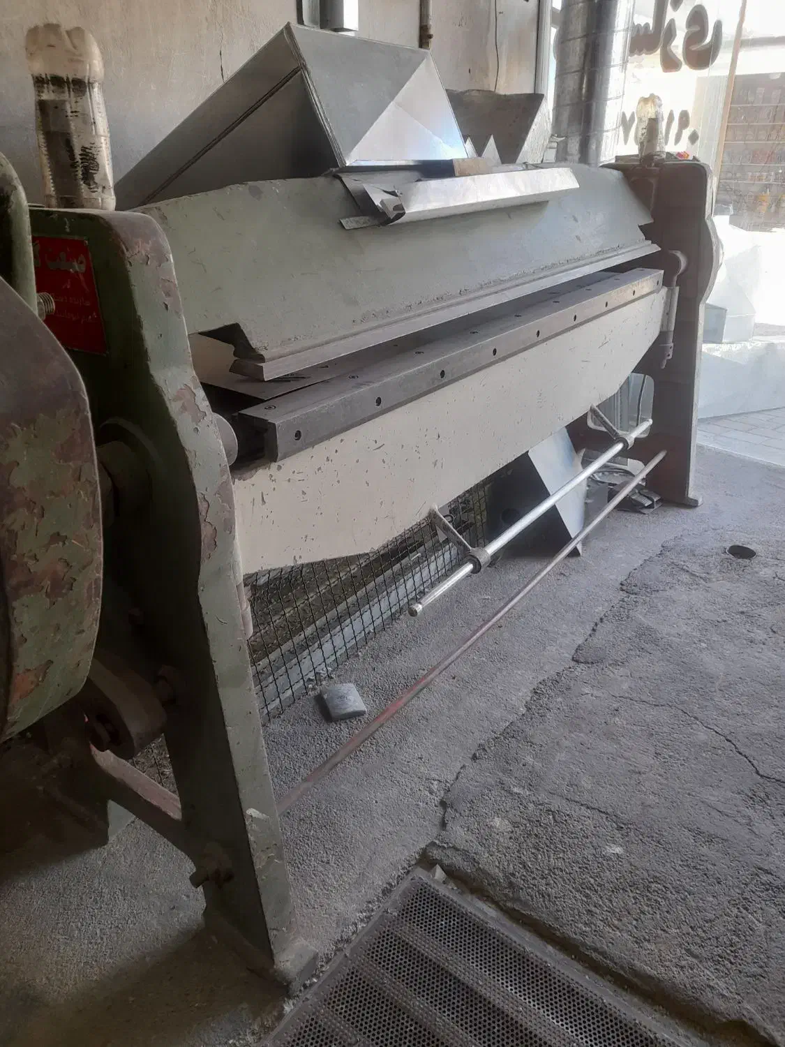 برشکاری وخمکاری انواع ورق|خدمات پیشه و مهارت|پرند, فاز ۳|دیوار