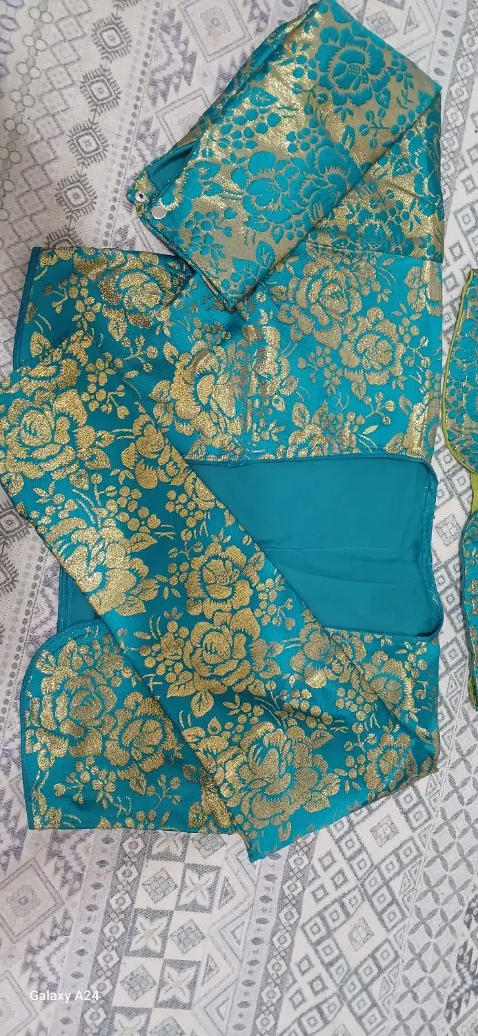 دو کوا ویک سیخمه|لباس|بوکان, |دیوار