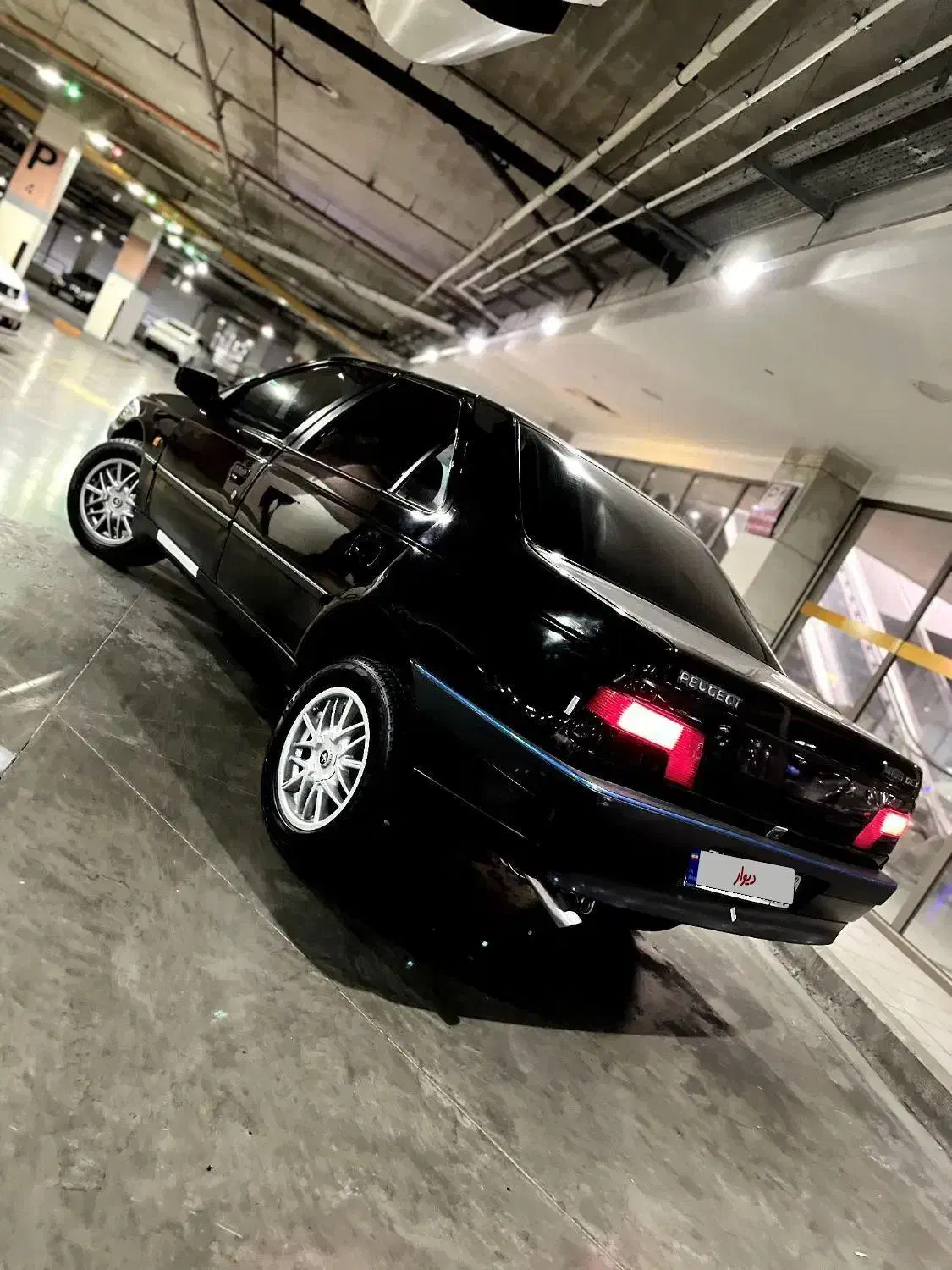 405 مدل 83 مشکی|خودرو سواری و وانت|فولادشهر, C1|دیوار