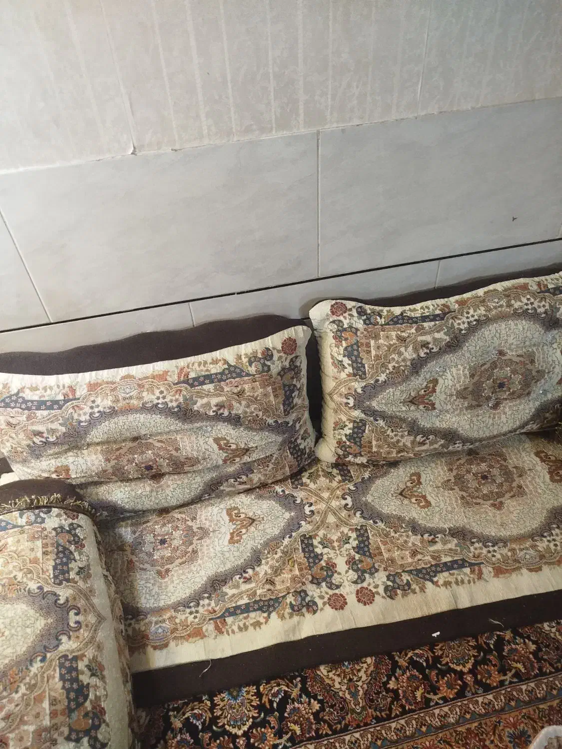 شاه نشین|پشتی|خرم‌آباد, |دیوار