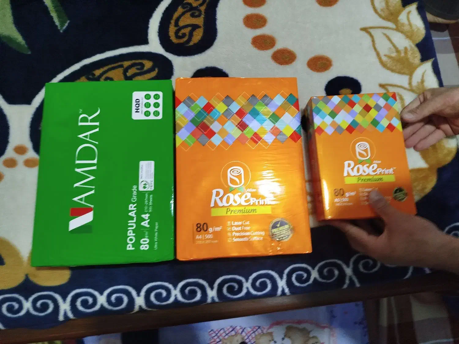 کاغذ. و کاور|لوازم التحریر|رباط‌کریم, رباط‌کریم|دیوار