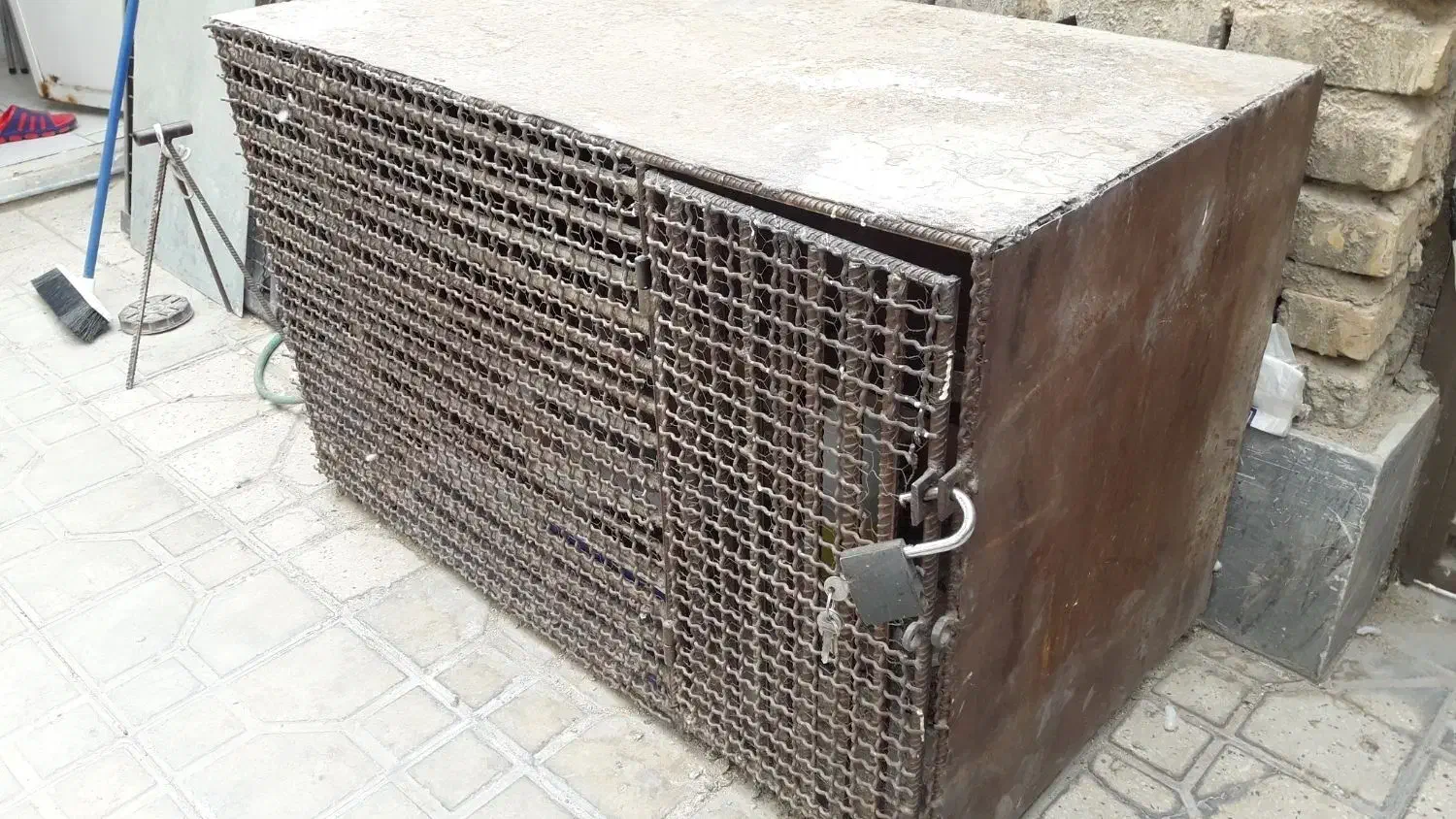 گنجه آهنی محکم.|لوازم جانبی حیوانات|شیراز, حجت آباد|دیوار