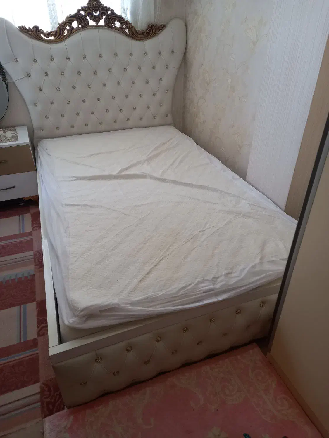 تختخواب دونفره  عرض ۱۲۷ طول دومتر۷سانت|تشک تختخواب|اندیشه, اندیشه فاز ۱|دیوار