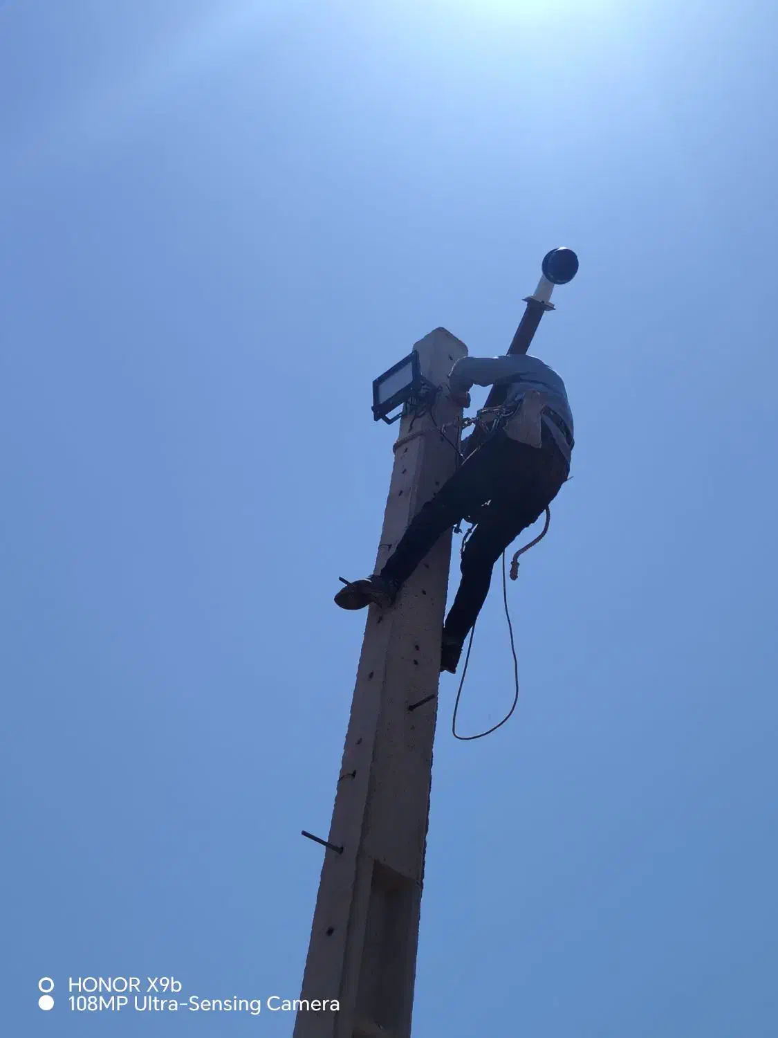 دوربین مداربسته * برق خورشیدی|دوربین مداربسته|ابرکوه, |دیوار