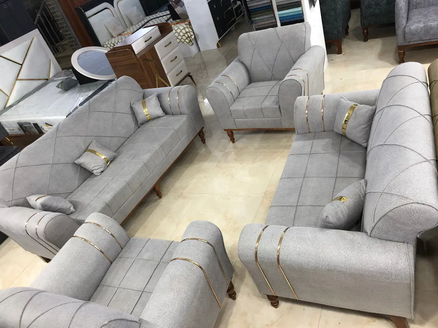 مبل کلاسیک کد۵۴۴۰|مبلمان خانگی و میز عسلی|درگهان, |دیوار