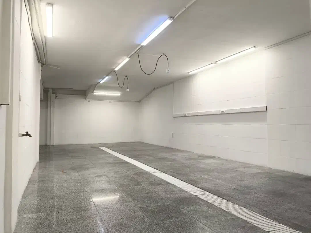 ویلا دربست زیبا ۳۰۰ متر بنای مفید