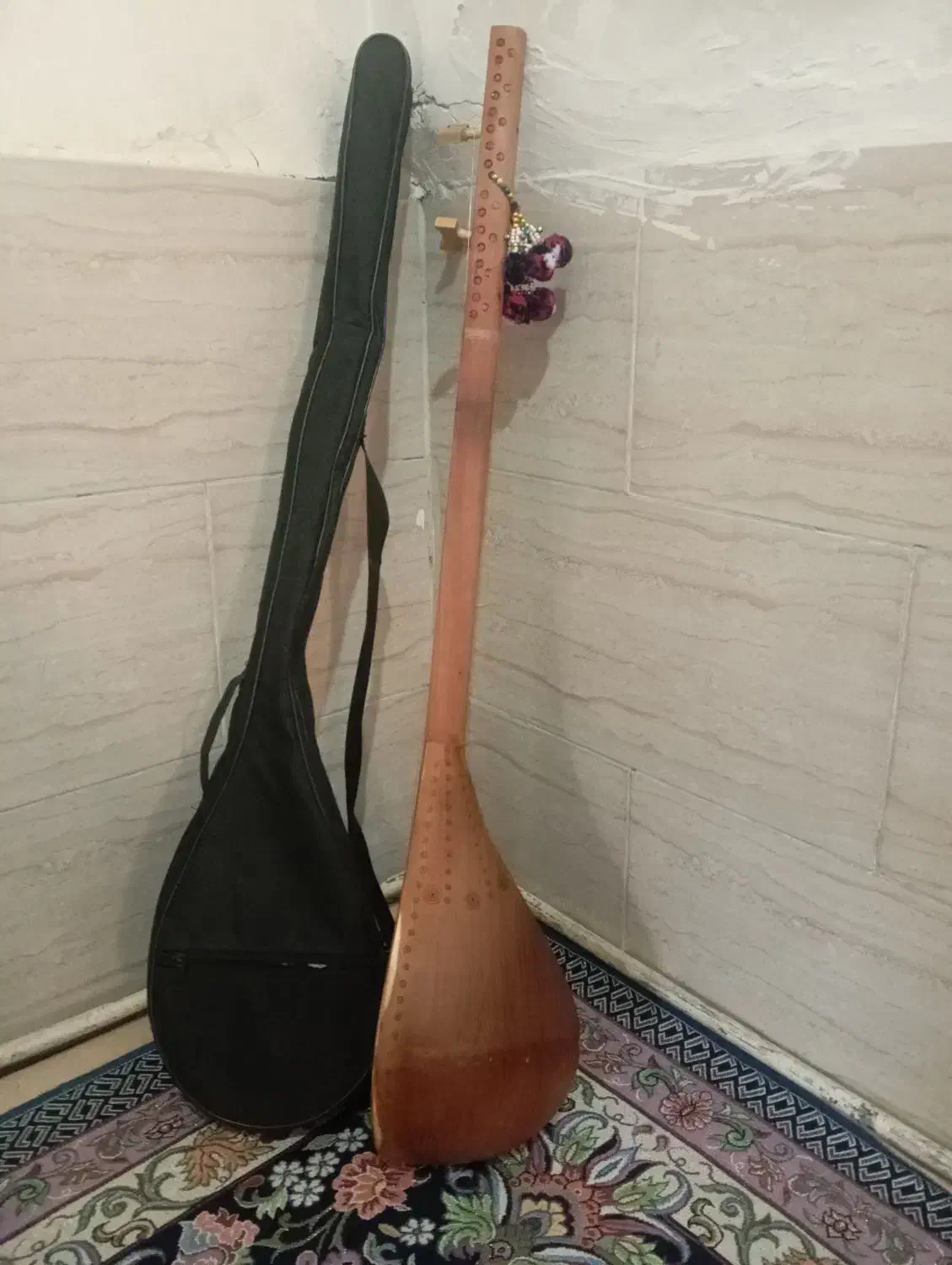 دمبوره ایبکی ساخت استاد خان محمد|سازهای سنتی|تنکمان, |دیوار