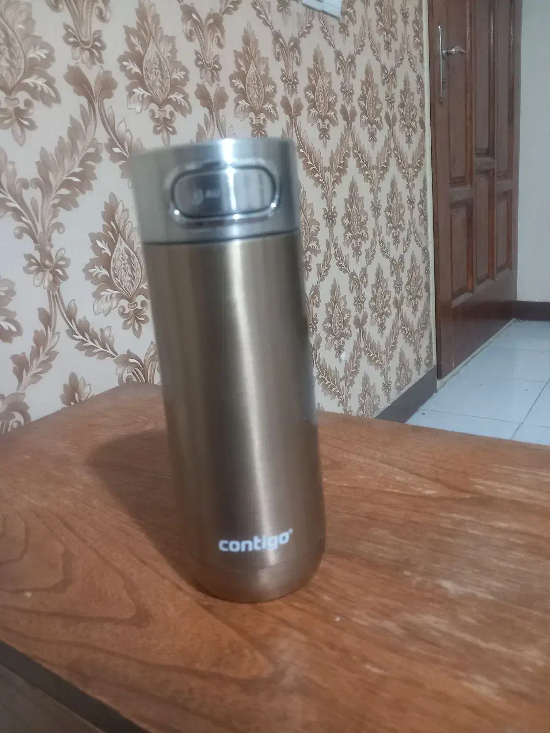 ماگ دکمه ای از برند کانتیگو|ظروف نگهدارنده، پلاستیکی، یک‌بارمصرف|اندیشه, اندیشه فاز ۱|دیوار