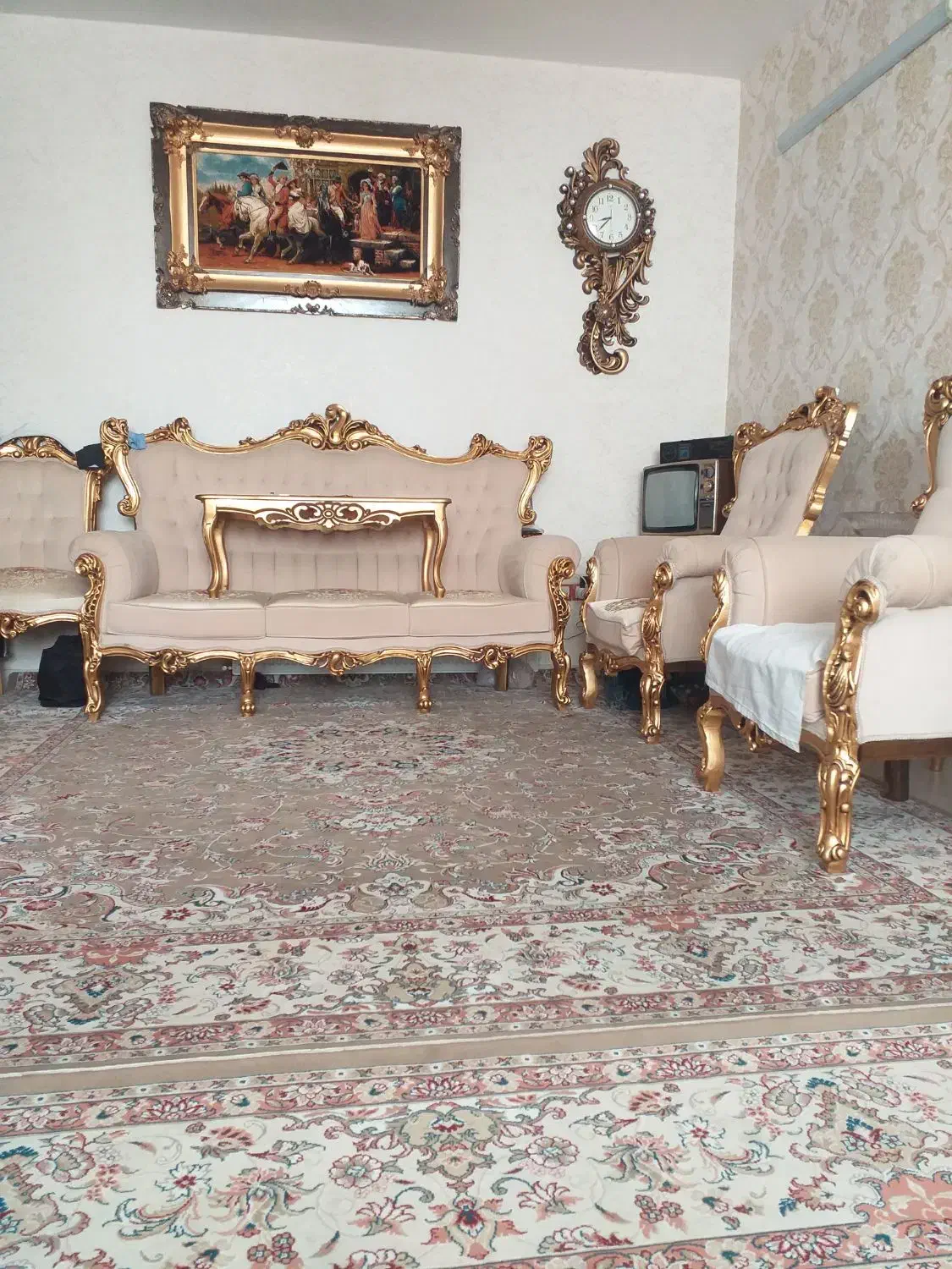 مبل سلطنتی ۹نفره|مبلمان خانگی و میز عسلی|گلبهار, شهر جدید گلبهار|دیوار