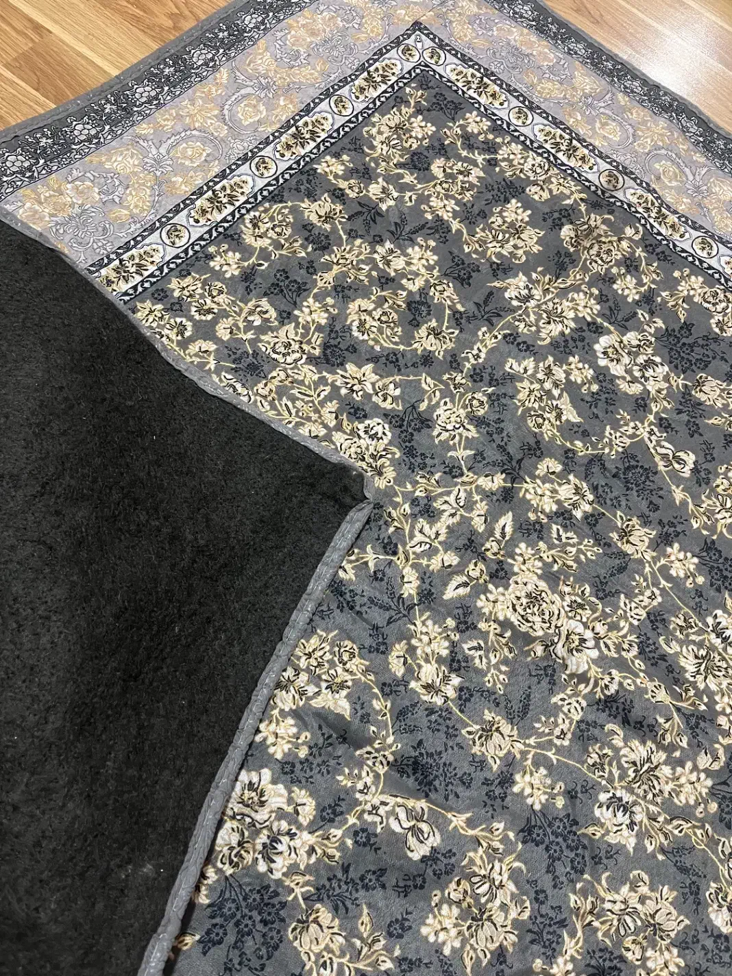 دوتا فرش فرشینه ضخیم|فرش|تبریز, |دیوار