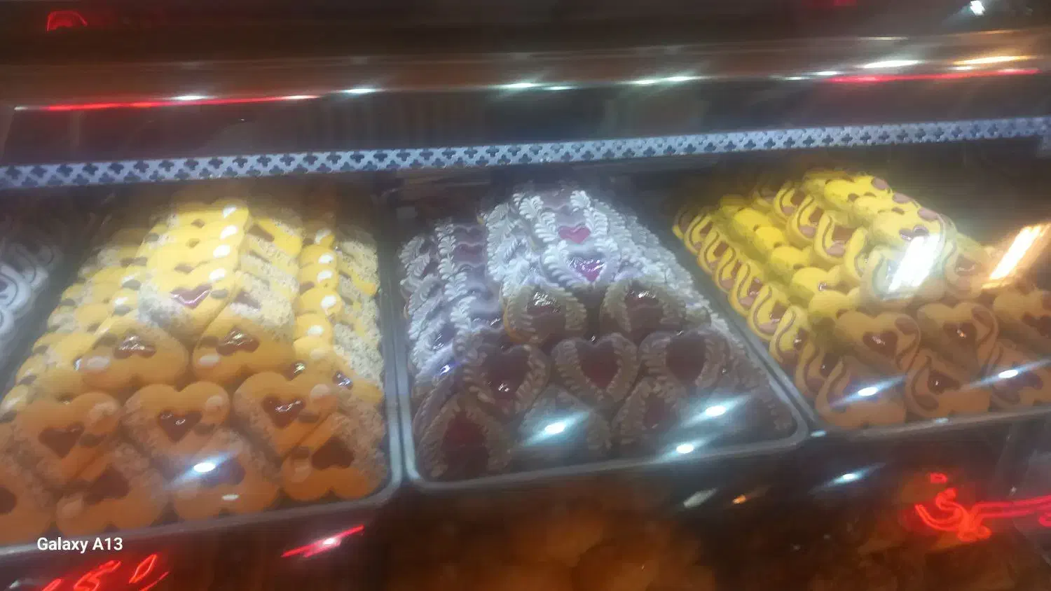 استخدام قناد برا شیرینی پزی|استخدام خدمات فروشگاه و رستوران|ماهنشان, |دیوار