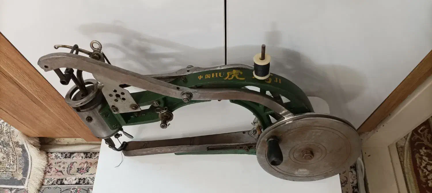 چرخ خیاطی قدیمی|کلکسیون اشیاء عتیقه|زنجان, |دیوار