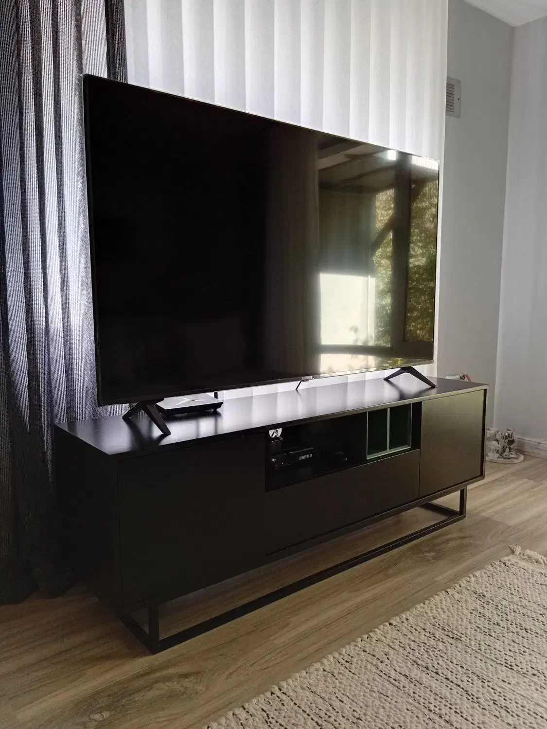 تلویزیون ۶۵ اینچ ut 80006 ال جی با ضمانت نامه|تلویزیون و پروژکتور|شمشک, |دیوار