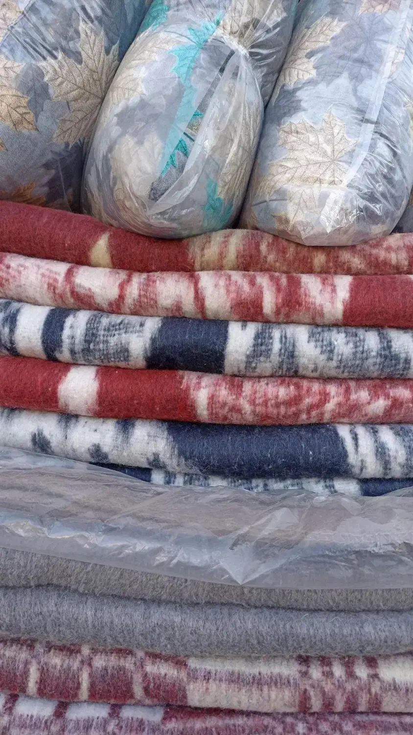 پتوهای رنگی طوسی|رختخواب، بالش، پتو|تهران, گمرک|دیوار