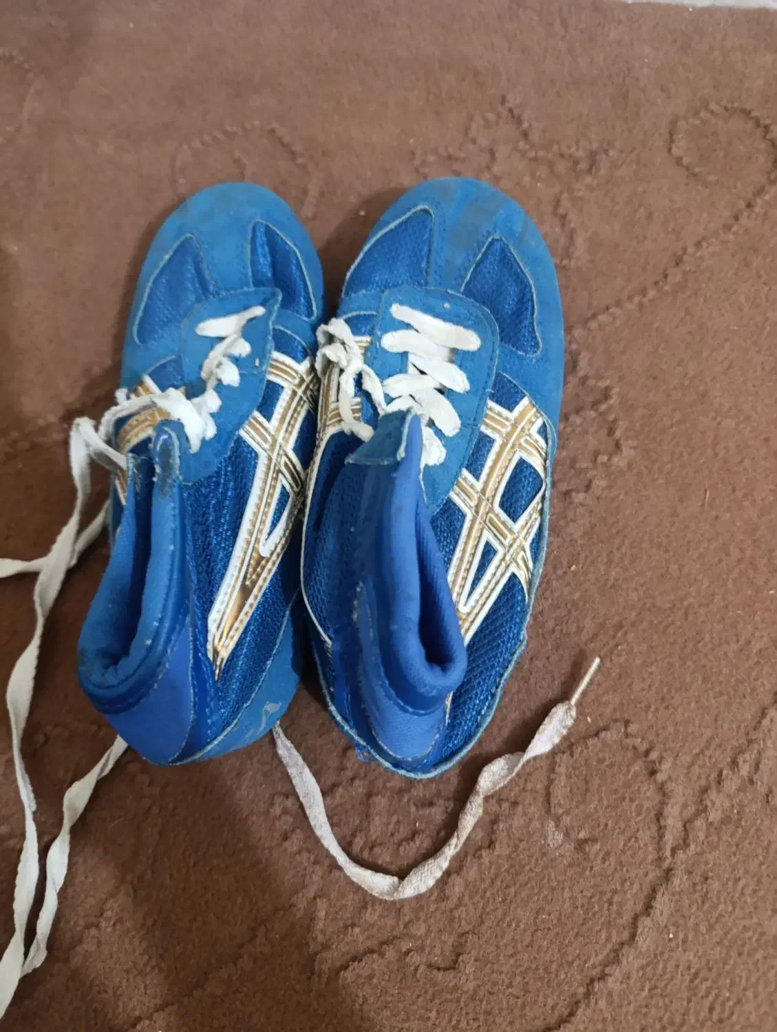 ۲ جفت کفش فوتبال و کشتی|کیف، کفش، کمربند|شیراز, شهرک نیروی انتظامی|دیوار