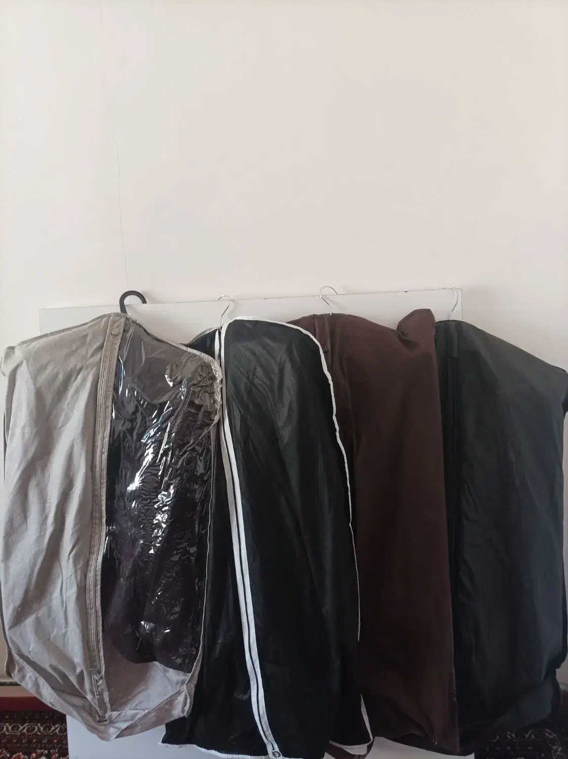 چهار عدد کت و شلوار مردانه در رنگهای مختلف|لباس|مهاباد (آذربایجان غربی), |دیوار