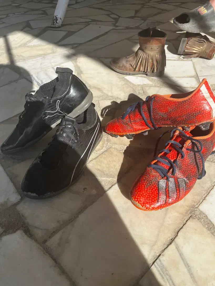 کفش فوتسال و فوتبال|کیف، کفش، کمربند|قروه, |دیوار