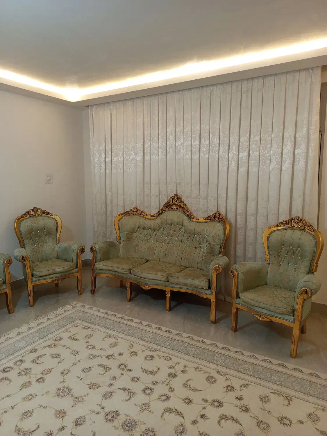 مبل سلطنتی|مبلمان خانگی و میز عسلی|هرسین, |دیوار