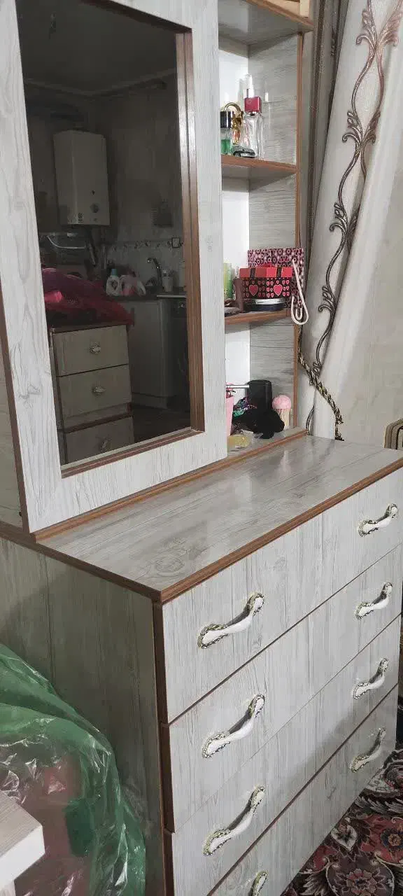 تخت و سرویس خواب|تخت و سرویس خواب|میبد, |دیوار