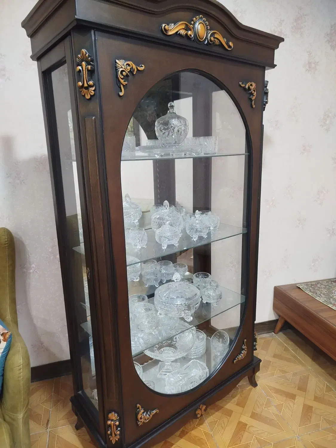 بوفه چهار طبقه ، قفل دار ، پایه دار .|بوفه، ویترین، کنسول|آبادان, |دیوار