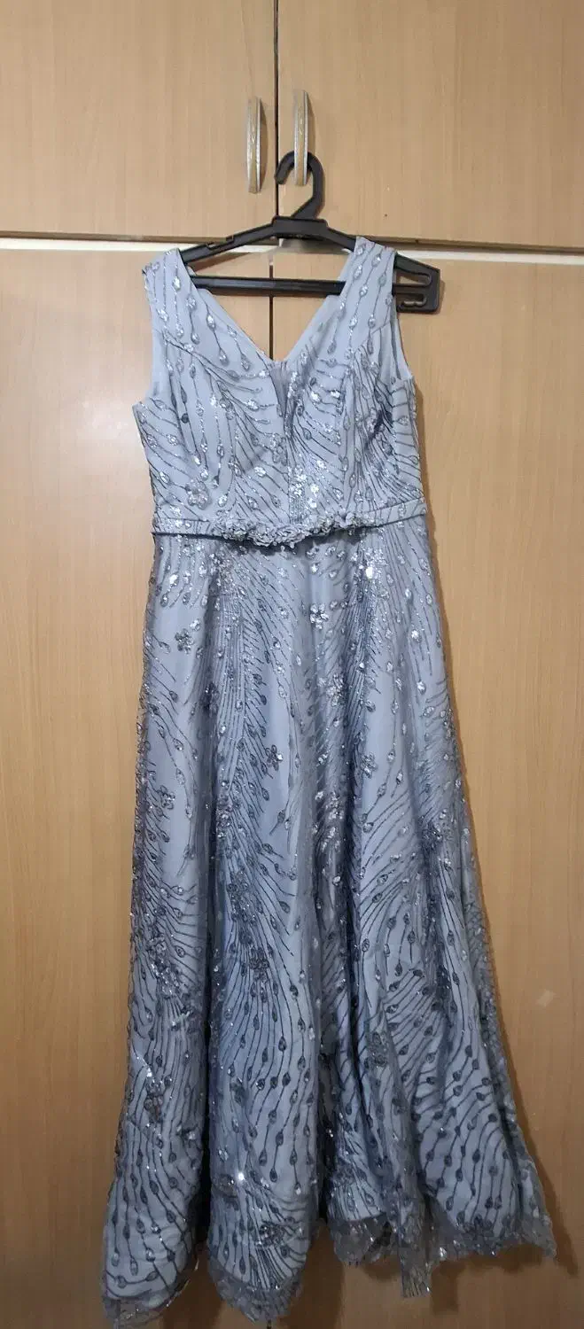 لباس|لباس|ری, علایین|دیوار