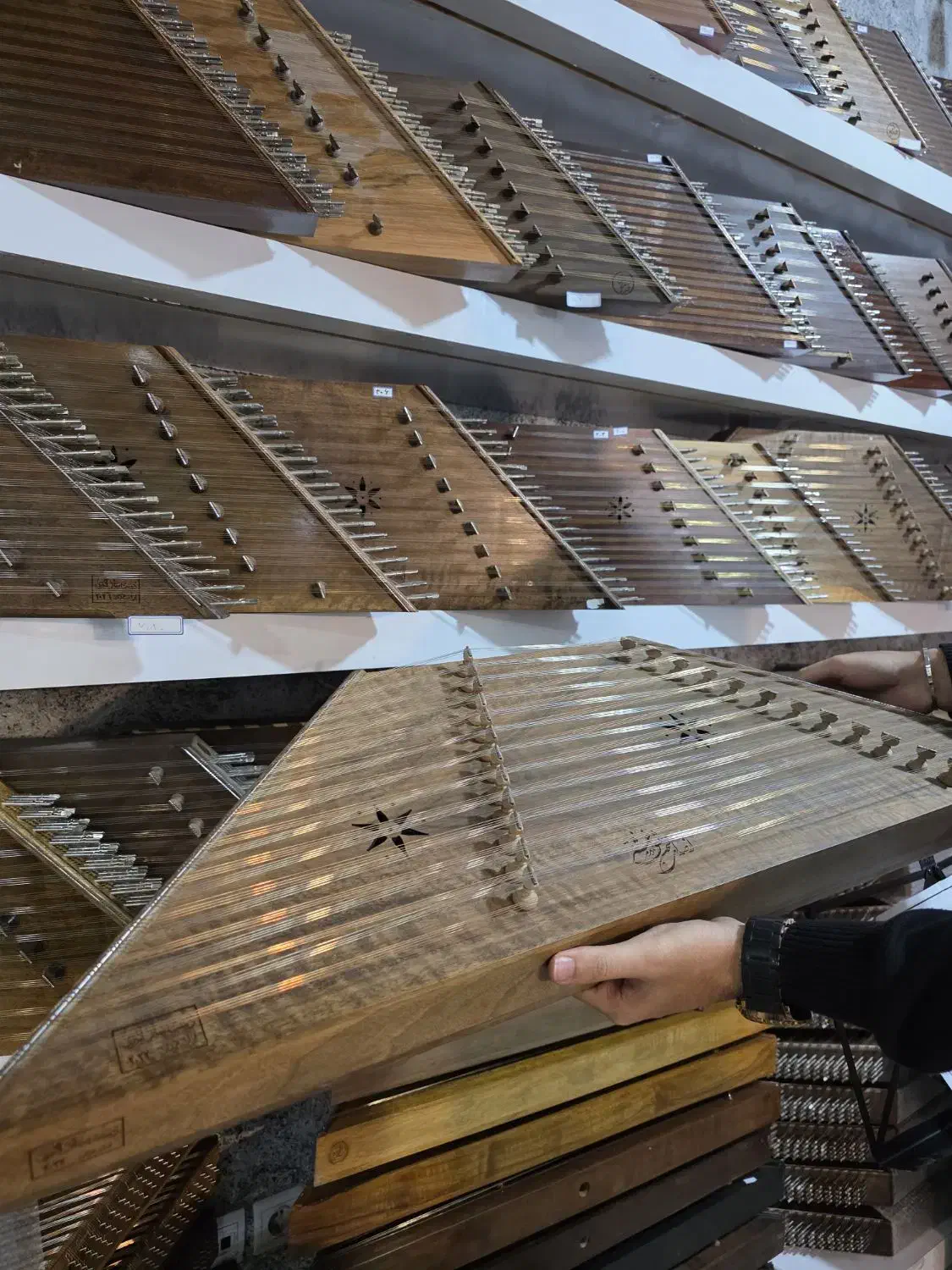 سنتور ۱۲ خرک دست ساز استاد اکبری (۴مهر)|سازهای سنتی|شیراز, سینما سعدی|دیوار