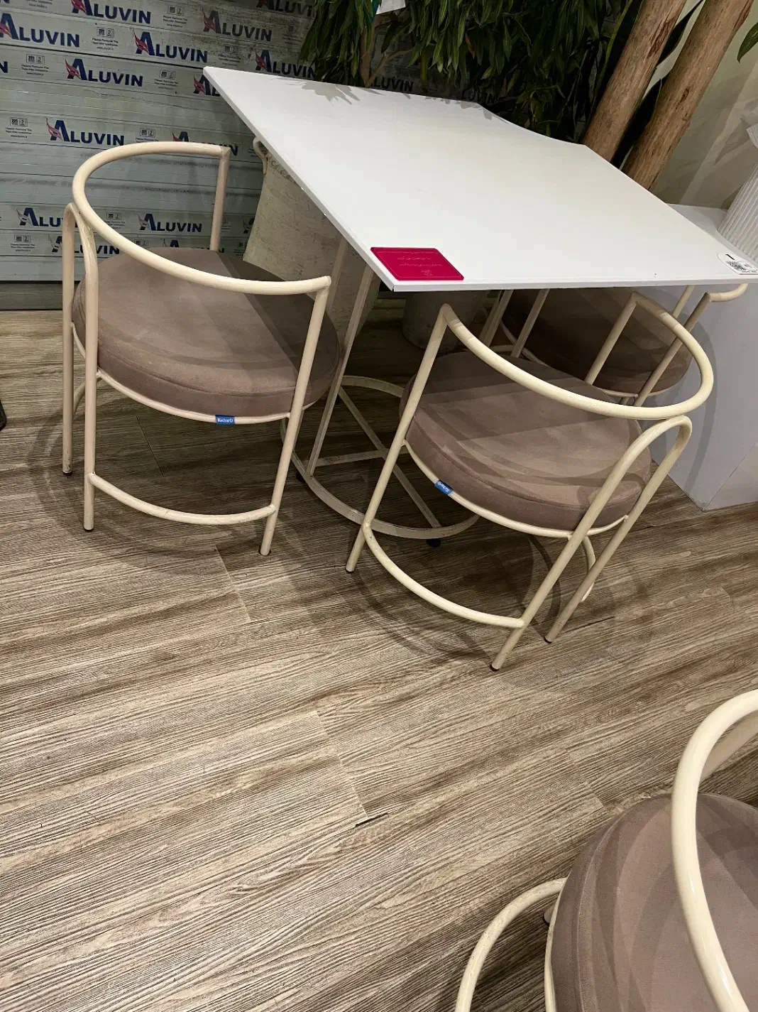 میز صندلی|کافیشاپ و رستوران|رشت, دیلمان|دیوار