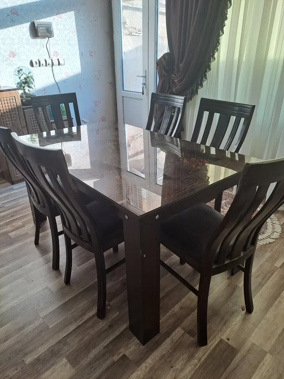 غذا خوری|میز و صندلی غذاخوری|میانه, |دیوار