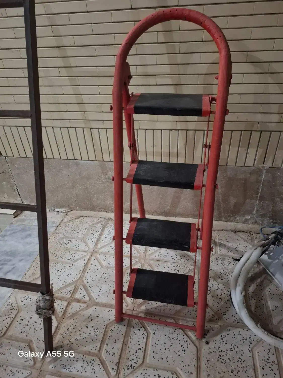 نردبان .چهارپایه تاشو و دوعددپایه کولر گازی|ابزارآلات|طبس, |دیوار