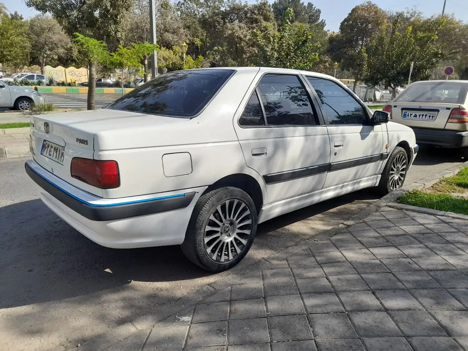 پژو پارس سال مدل ۹۰(نقدواقساط)۲۰ماهه|خودرو سواری و وانت|مشهد, راه آهن|دیوار