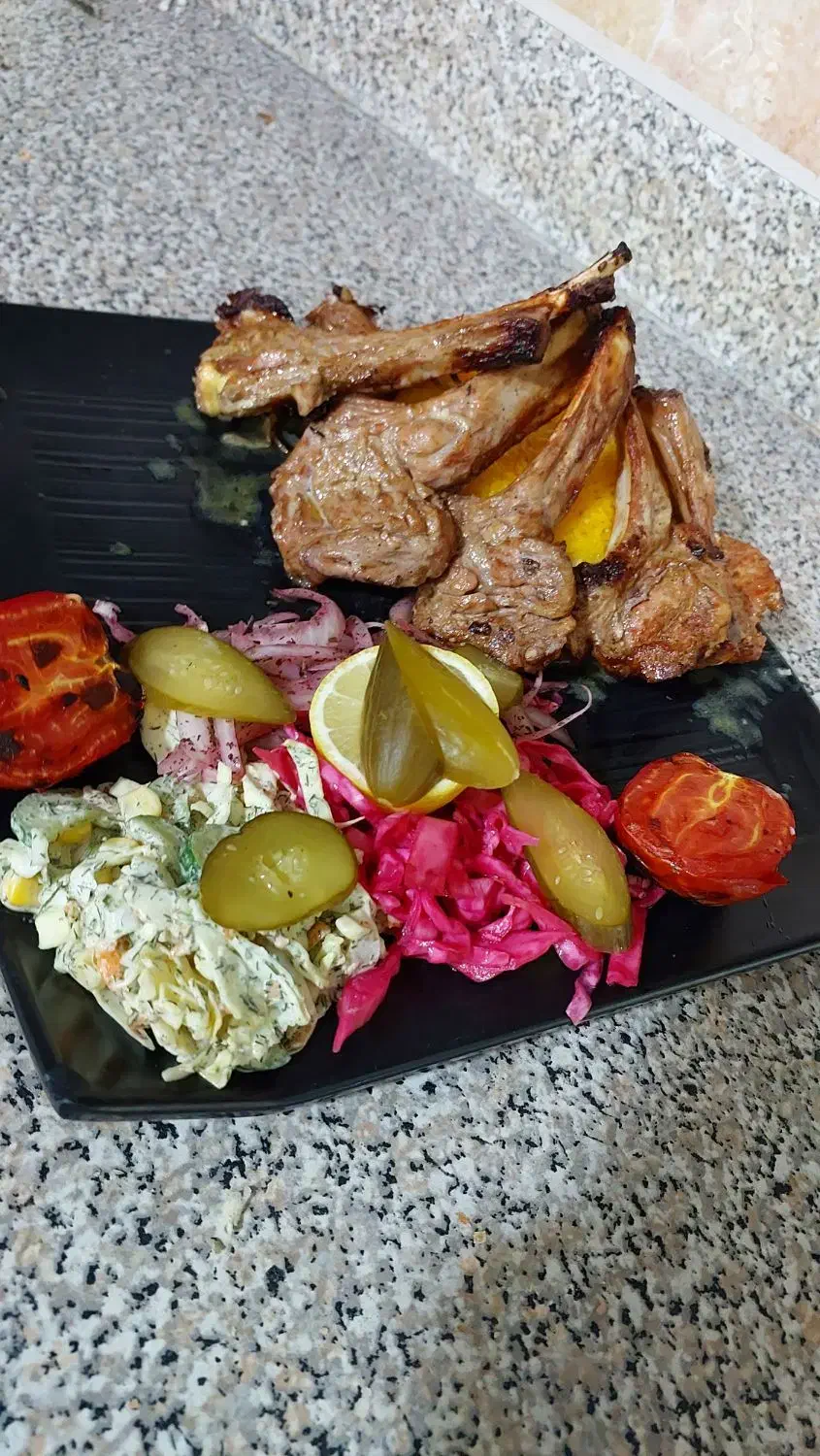 همکار برای سالن و آشپزخانه و پارکبان نیازمندیم|استخدام خدمات فروشگاه و رستوران|تهران, تهرانپارس شرقی|دیوار