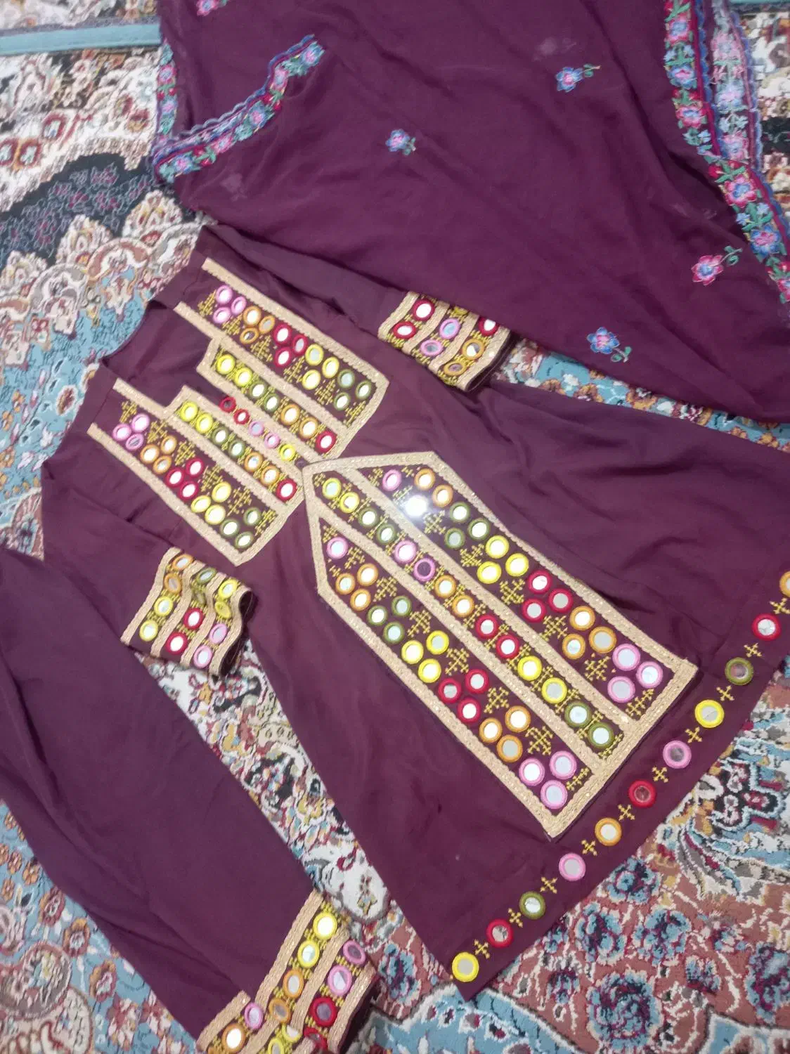 لباس بلوچی آیینه کاری|لباس|زابل, |دیوار