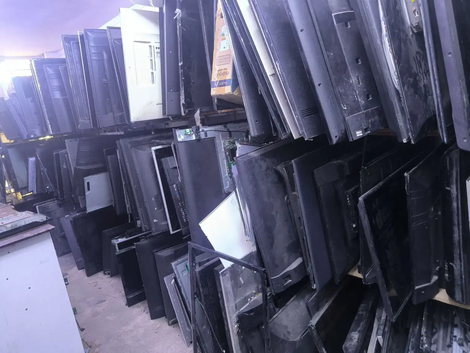 تعمیرات تخصصی LED . LCD|خدمات پیشه و مهارت|شیراز, کوزه گری|دیوار