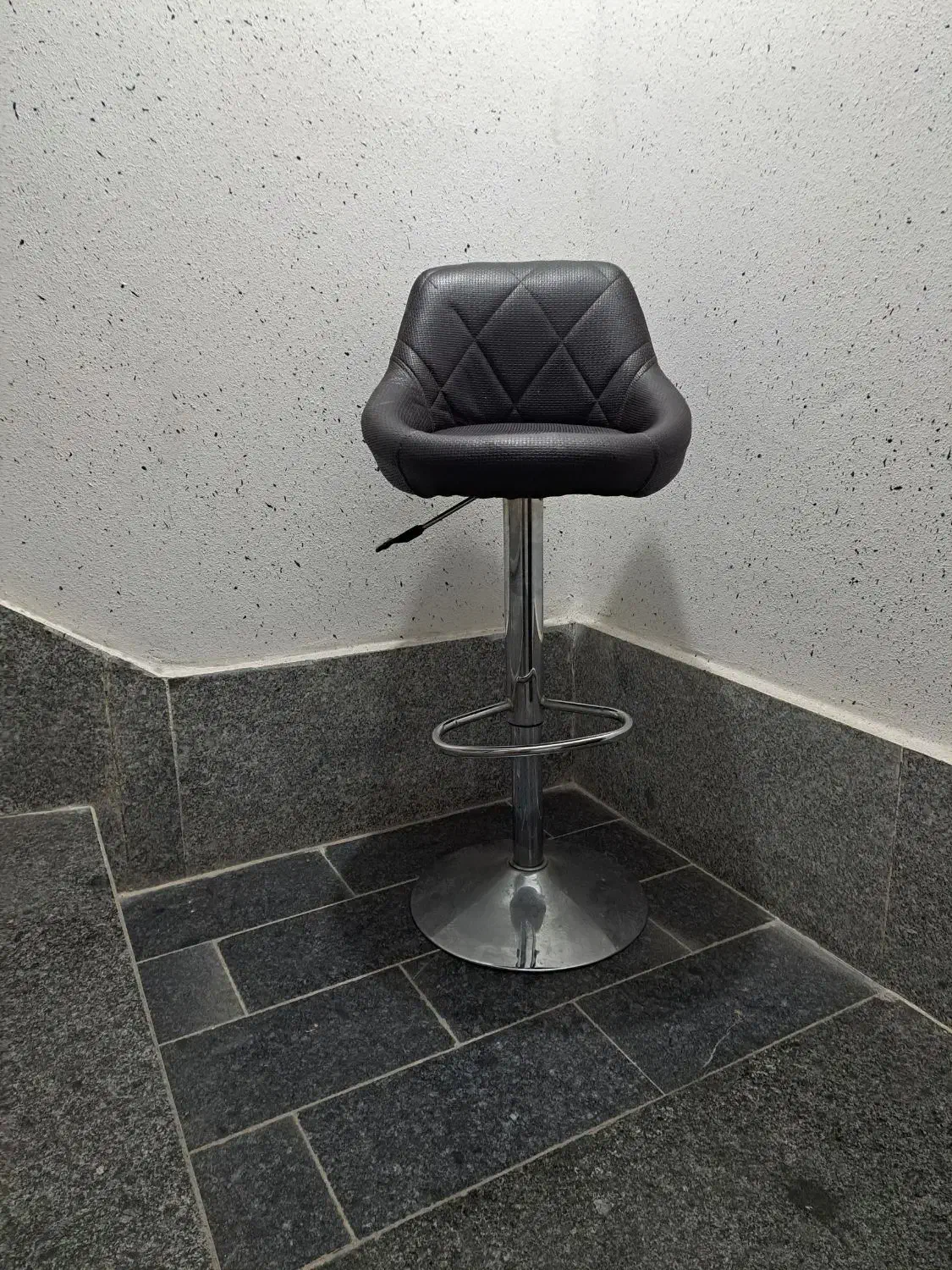 صندلی جک دار اپن واصلاح وکاشت ناخن|صندلی و نیمکت|شیراز, شهرک گلدشت حافظ‎|دیوار