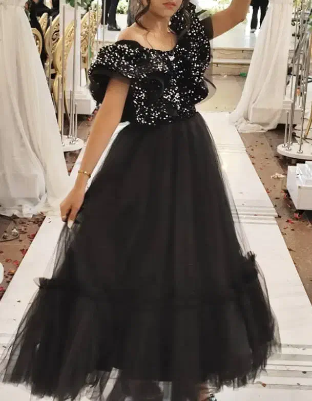 تور مجلسی دخترانه|لباس|کنار تخته و کمار, |دیوار