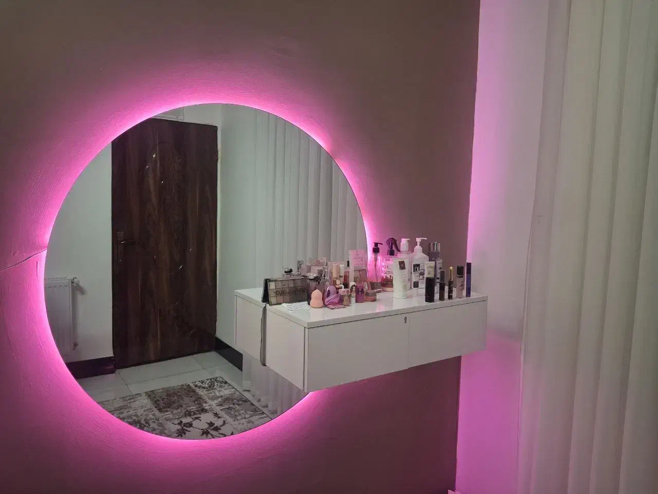 آینه|آینه|نیشابور, فردوس شمالی|دیوار