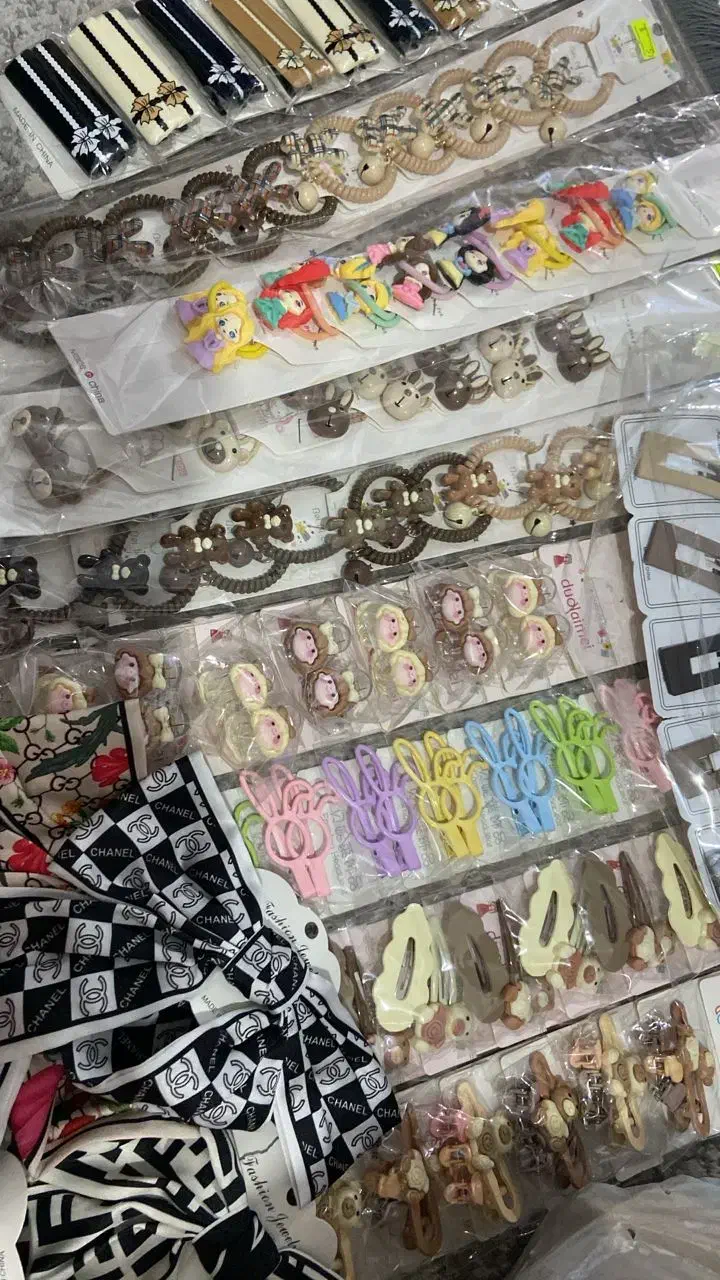 تعدادی اکسسوری مو و کادویی و بدلیجات قیمت عمده|عمده‌فروشی|شاهین‌شهر, پاسداران|دیوار