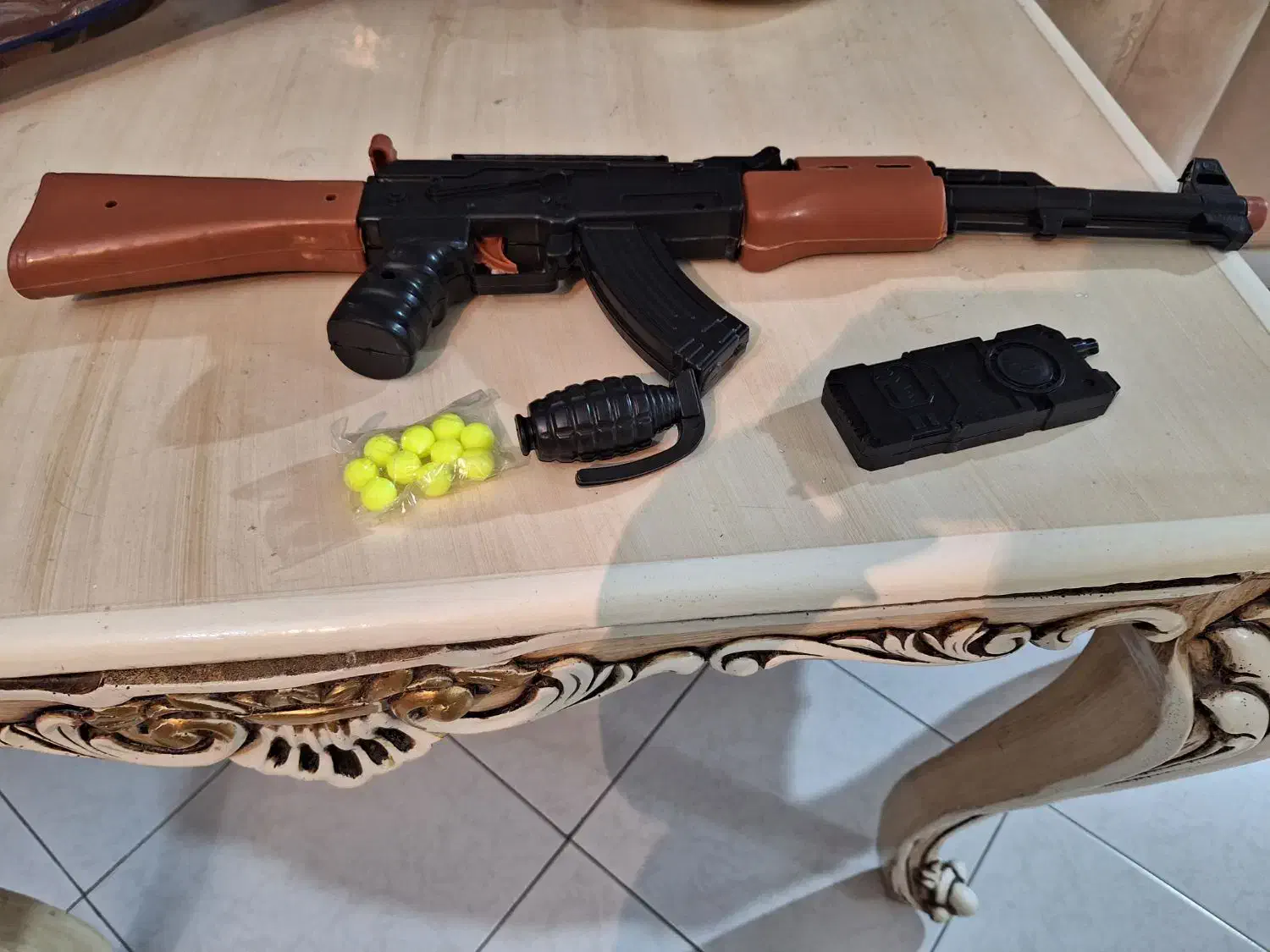 تفنگ|اسباببازی بچه|تهران, دبستان|دیوار