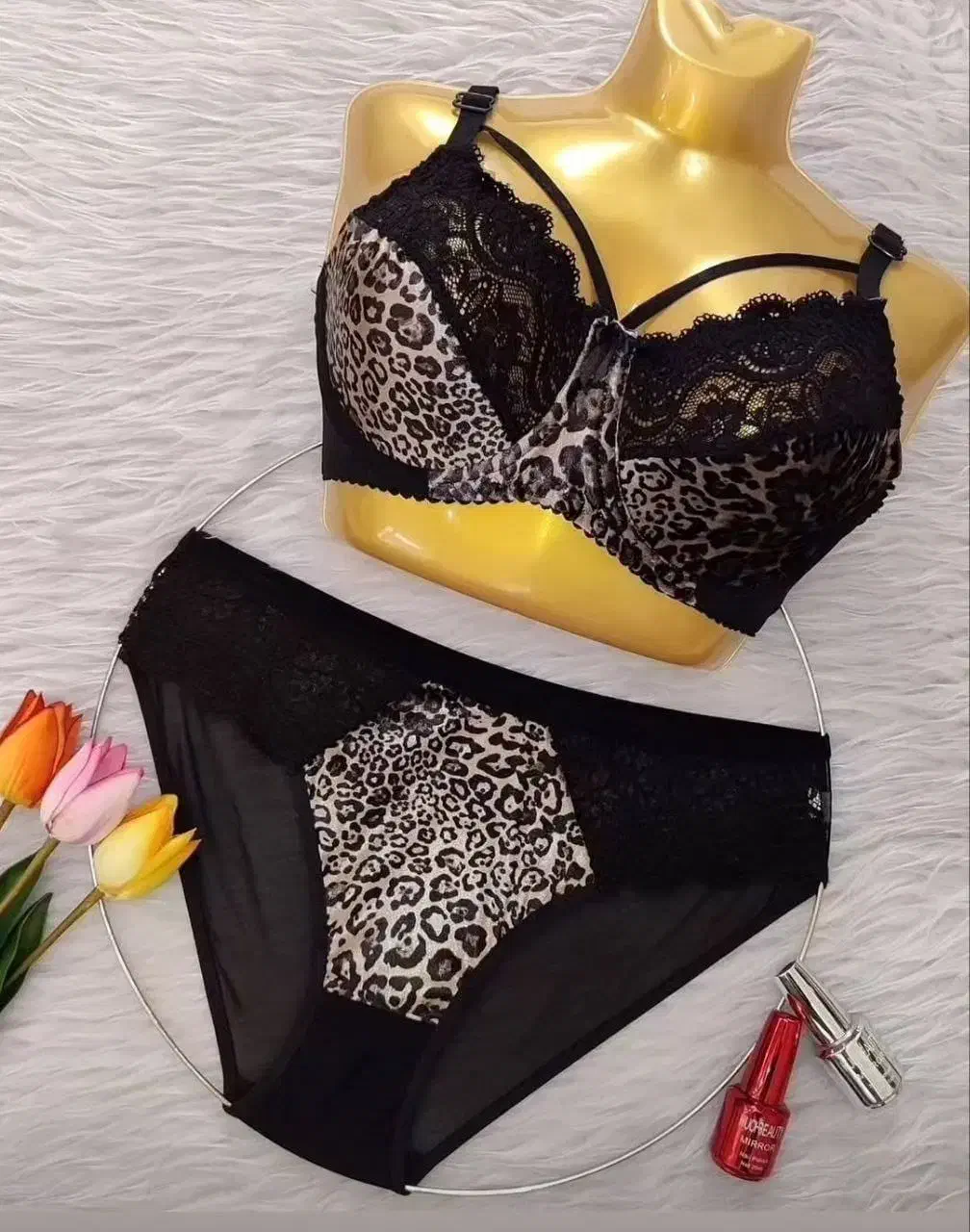 لباس شب|لباس|شیراز, سینما سعدی|دیوار