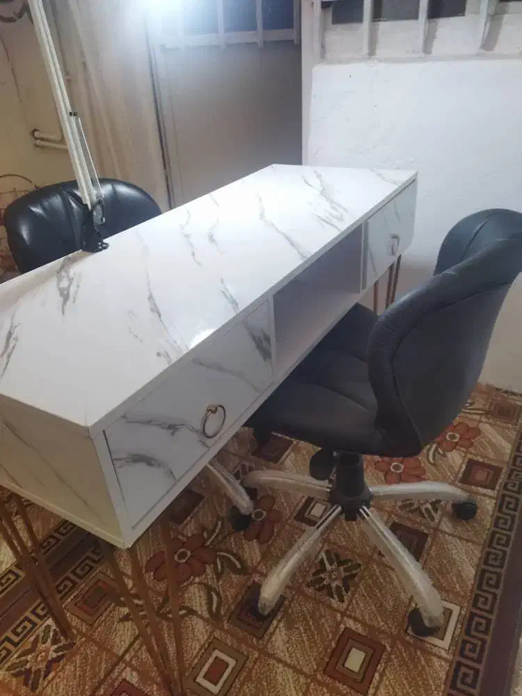 دو عدد صندلی و یک عدد میزز|مبلمان خانگی و میز عسلی|هشتگرد, فاز ۲ مهستان|دیوار