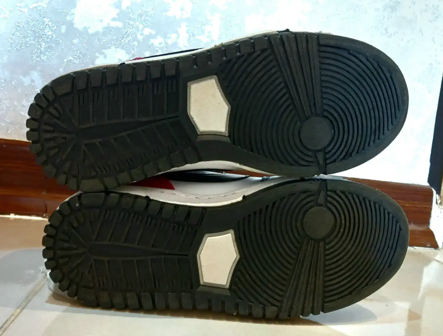 کفش|کیف، کفش، کمربند|سراب, |دیوار