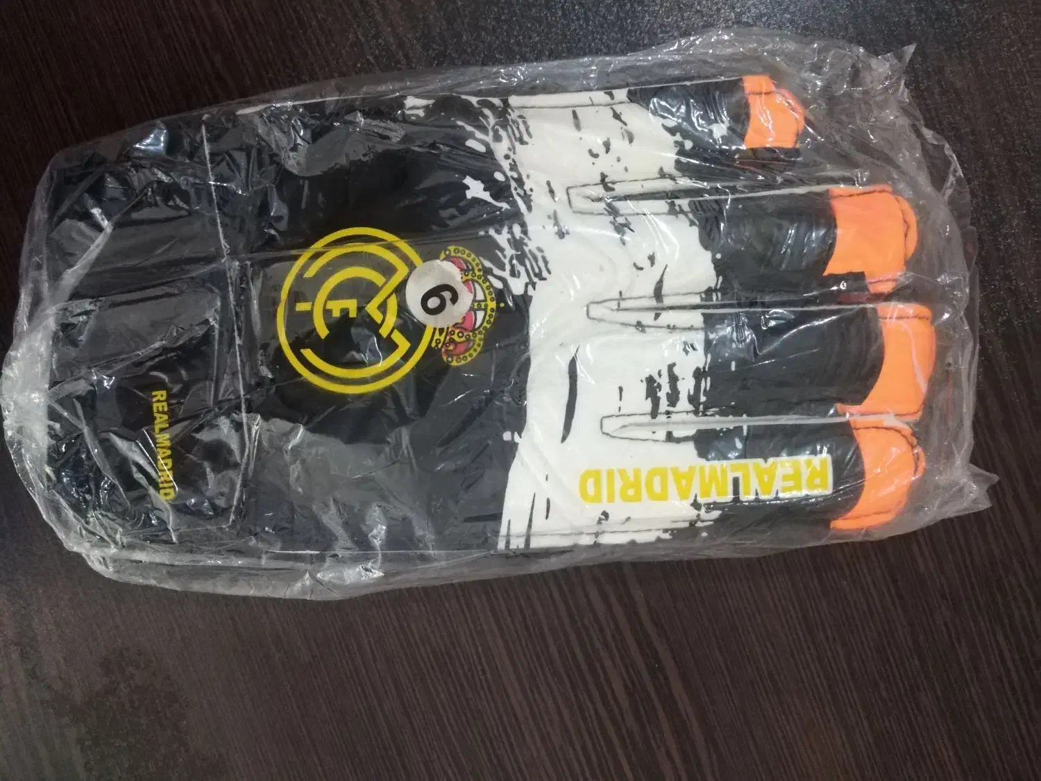 دستکش دروازبانی بچگانه ورزشی  فروشگاه|کفش و لباس بچه|رشت, آب و برق|دیوار