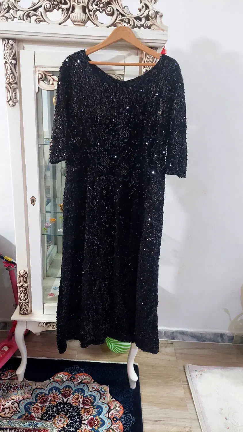 لباس مجلسی|لباس|مشهد, انقلاب|دیوار