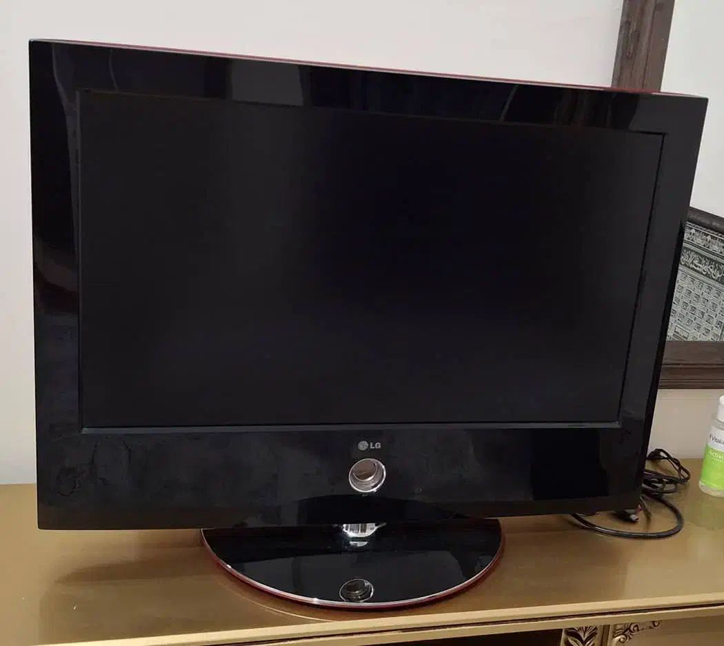 تلویزیون ۳۲ اینچ ال جی|تلویزیون و پروژکتور|اراک, |دیوار