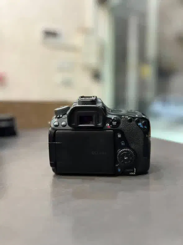 دوربین کنون 80d canon  و لنز ۲۴ ۱۰۵ سری Lو ۵۰فیکس|دوربین عکاسی و فیلمبرداری|کازرون, |دیوار