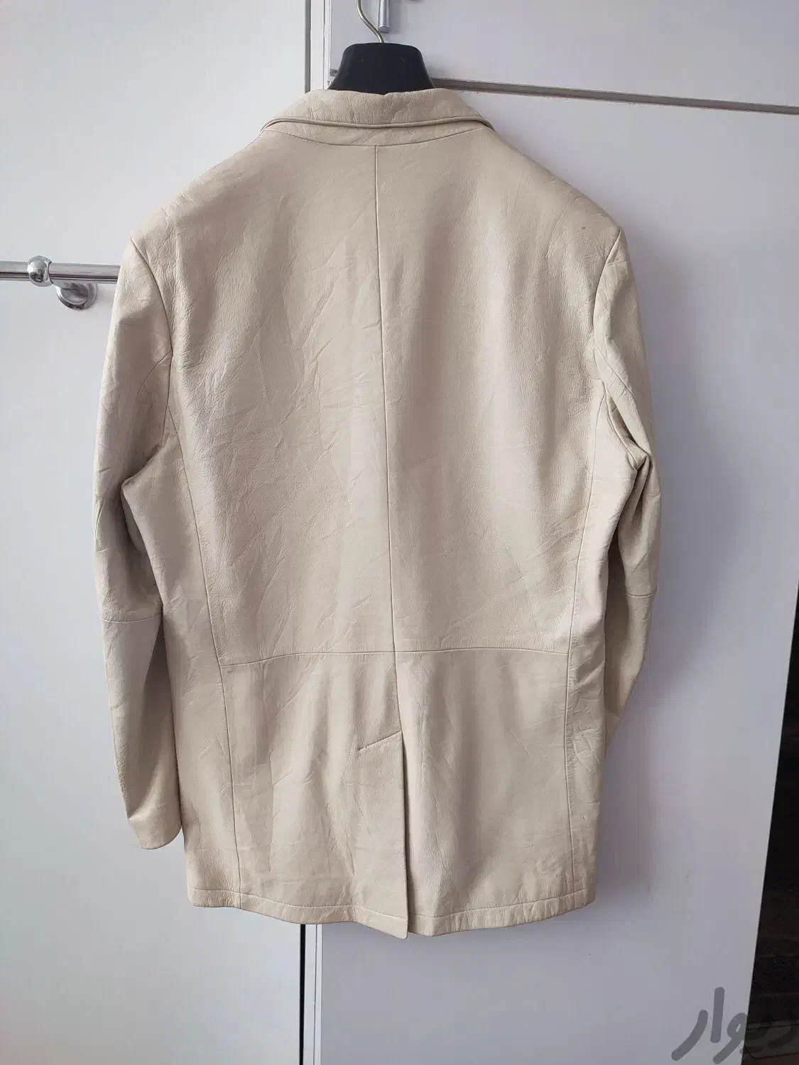 کت چرم|لباس|رشت, گلسار|دیوار