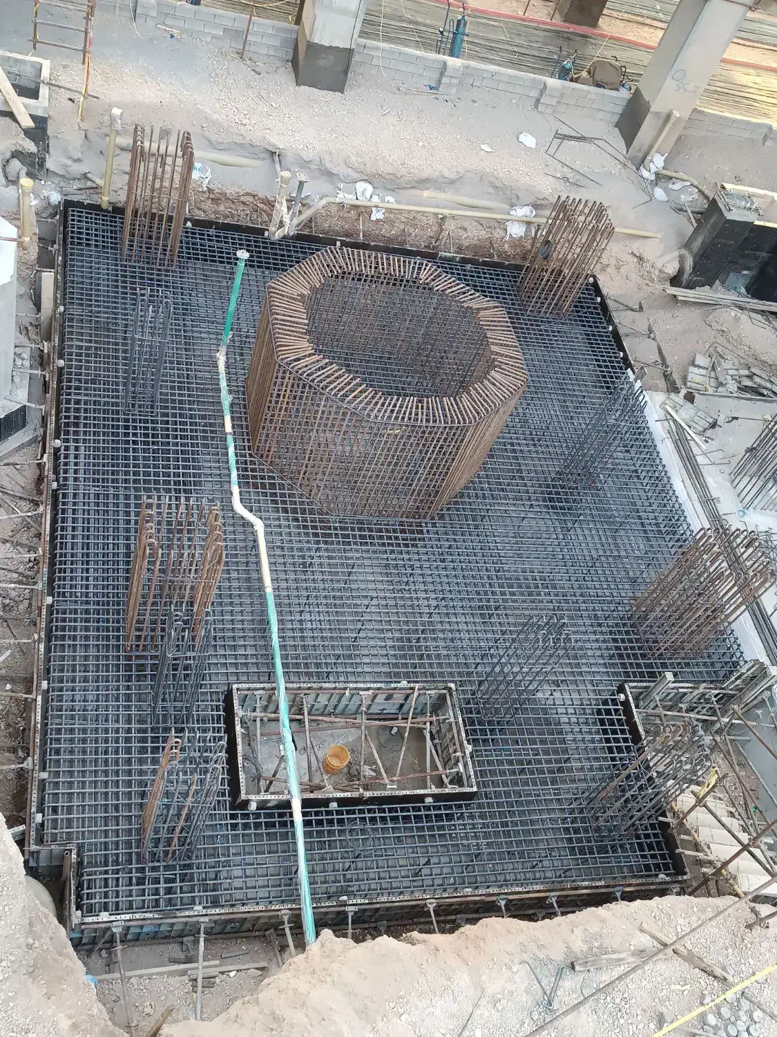 کارگر قالب و ارماتور بندی|استخدام معماری، عمران و ساختمانی|شاهین‌شهر, عطار|دیوار